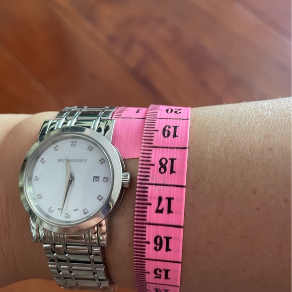 BURBERRY
Heritage Diamond Mother of Pearl Dial Stainless Steel Ladies Watch - Picture 10 of 11